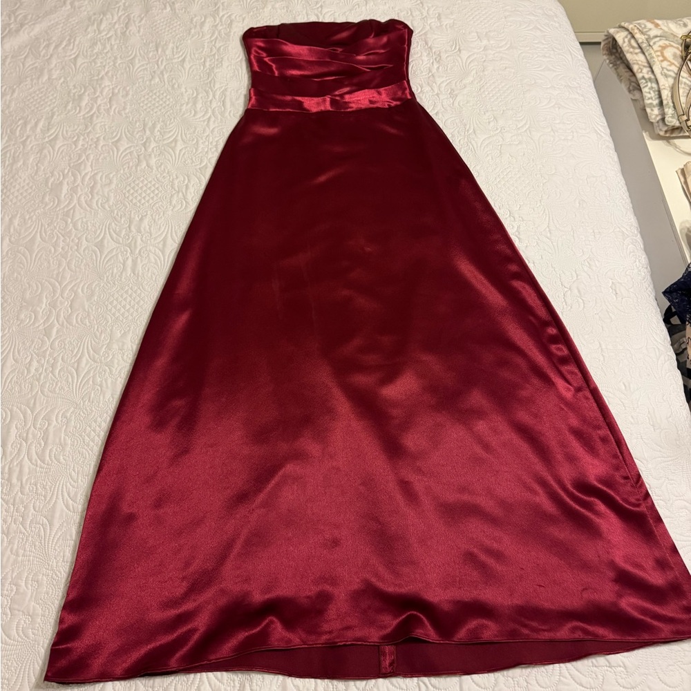Elegant Red Satin Strapless Dress